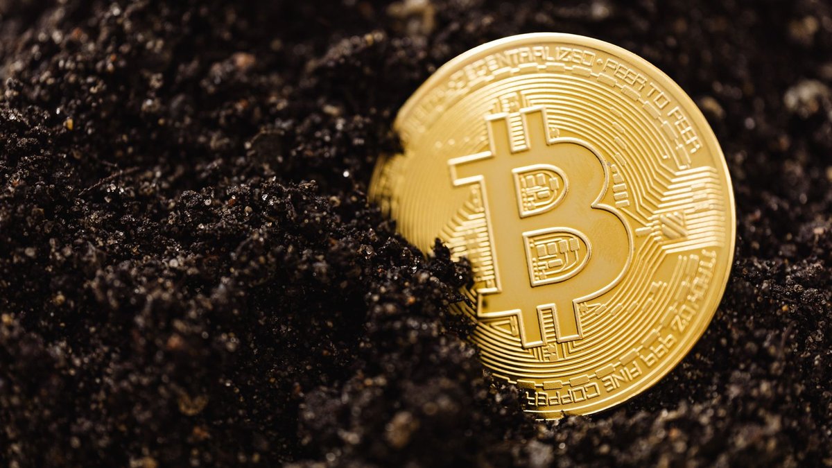 Bitcoin Miners' Fee Math: The 2028 Halving Cliff Is Real