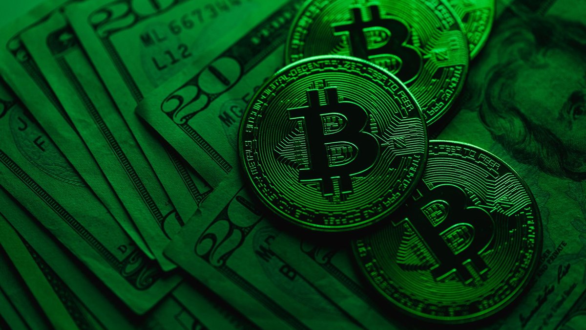 Bitcoin ETFs Bled $4.4B em 13 dias: Macro Fita Leia