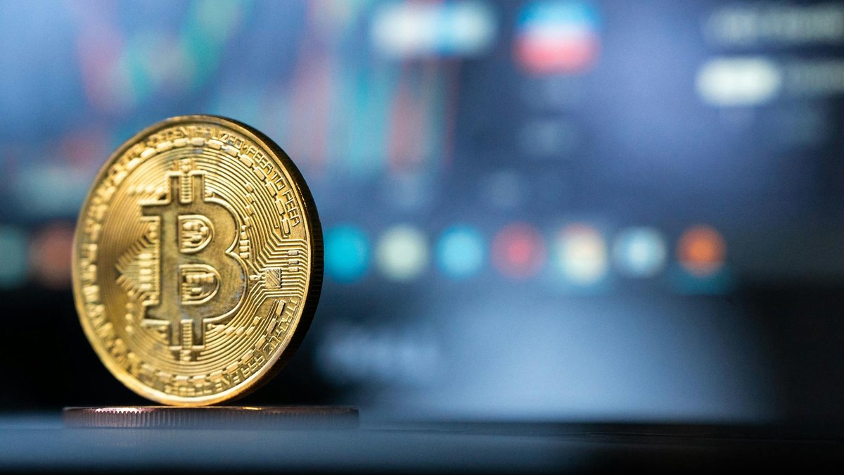 What Is a Stablecoin? Mechanics, Types, Real Risks